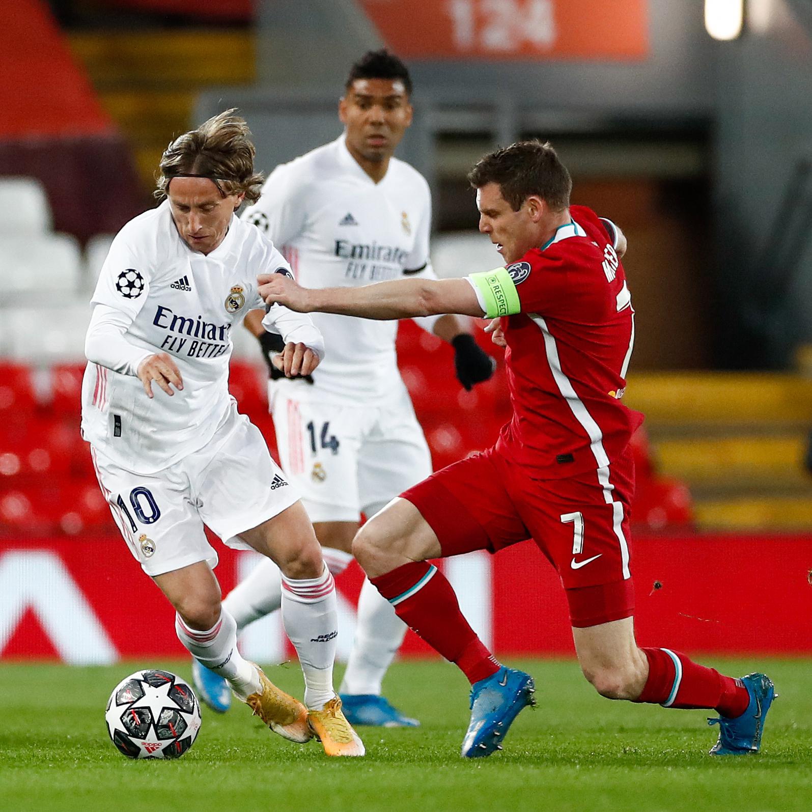 胯下击球 胯下击球