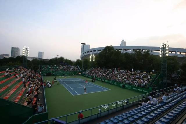 仍然依靠坚 仍然依靠坚