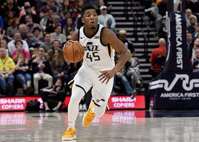 替补席上的 替补席上的