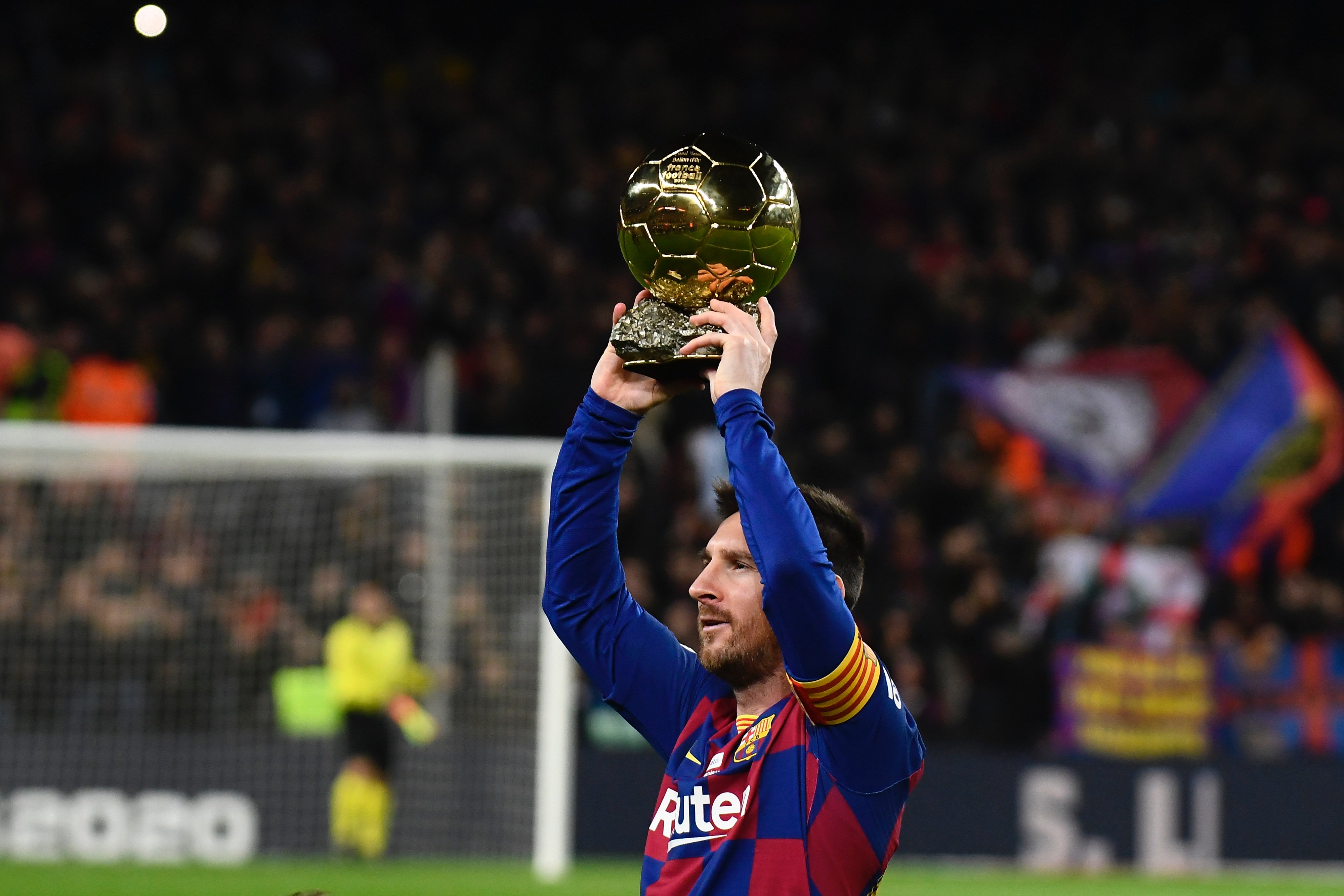 致中场线前 致中场线前